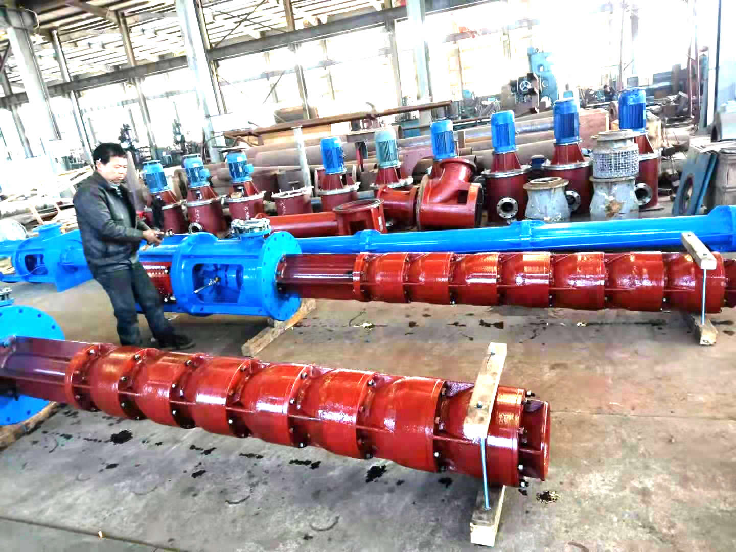 立佳機械能夠自行設(shè)計生產(chǎn)LC系列立式長軸泵(液下長軸泵,雙相鋼長軸泵,不銹鋼長軸泵),LB長軸液下泵(雙相鋼液下泵,不銹鋼液下泵)